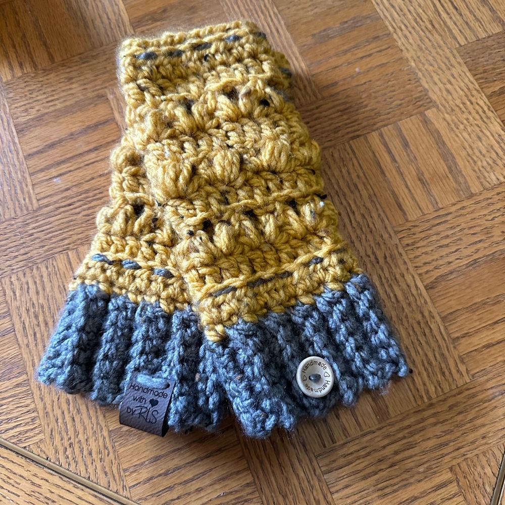 Fingerless gloves
